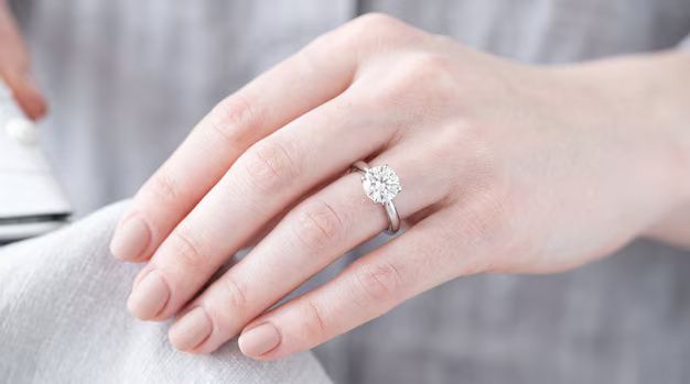Diamond Rings Guide: Understanding Styles, Settings, and Diamond Characteristics